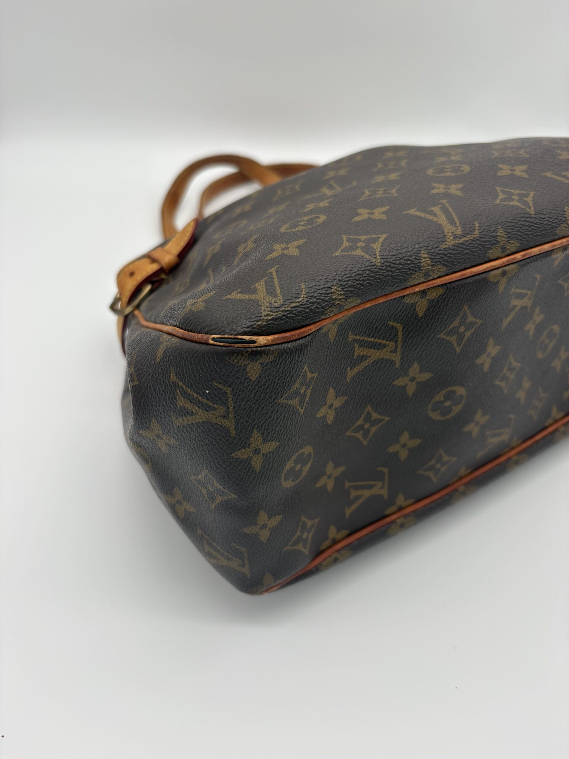 Louis Vuitton Batignolles Shoulder Bag - Image 11