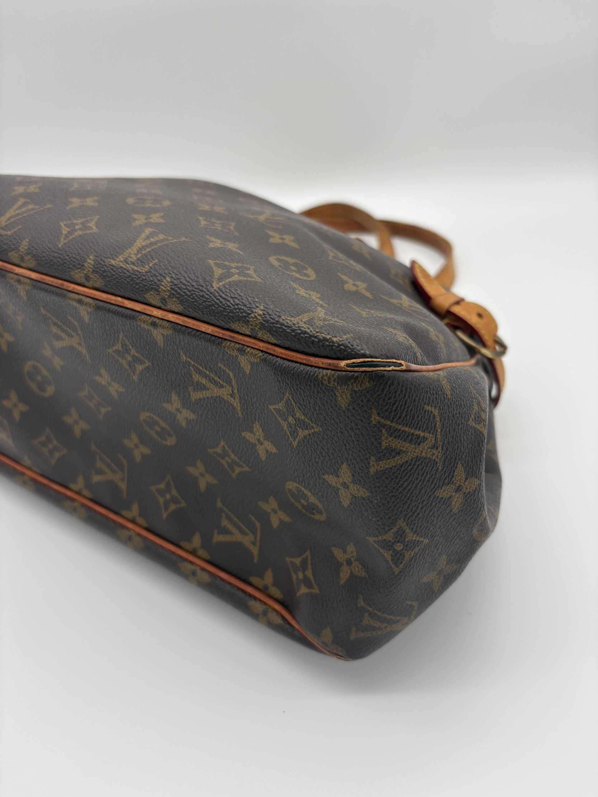 Louis Vuitton Batignolles Shoulder Bag - Image 10