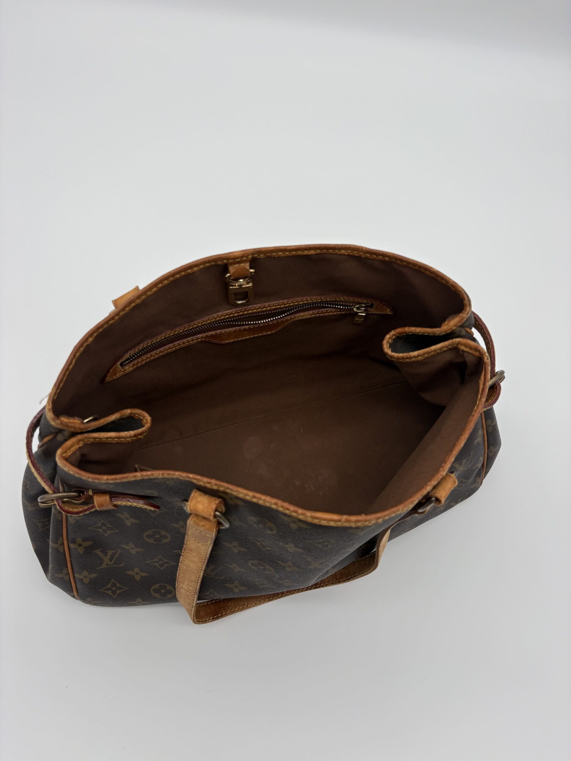 Louis Vuitton Batignolles Shoulder Bag - Image 7